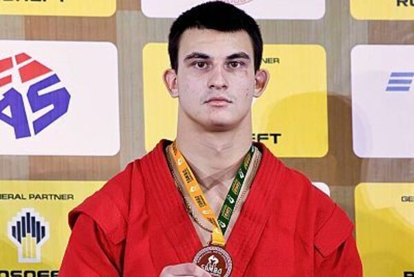 В нём принимали участие